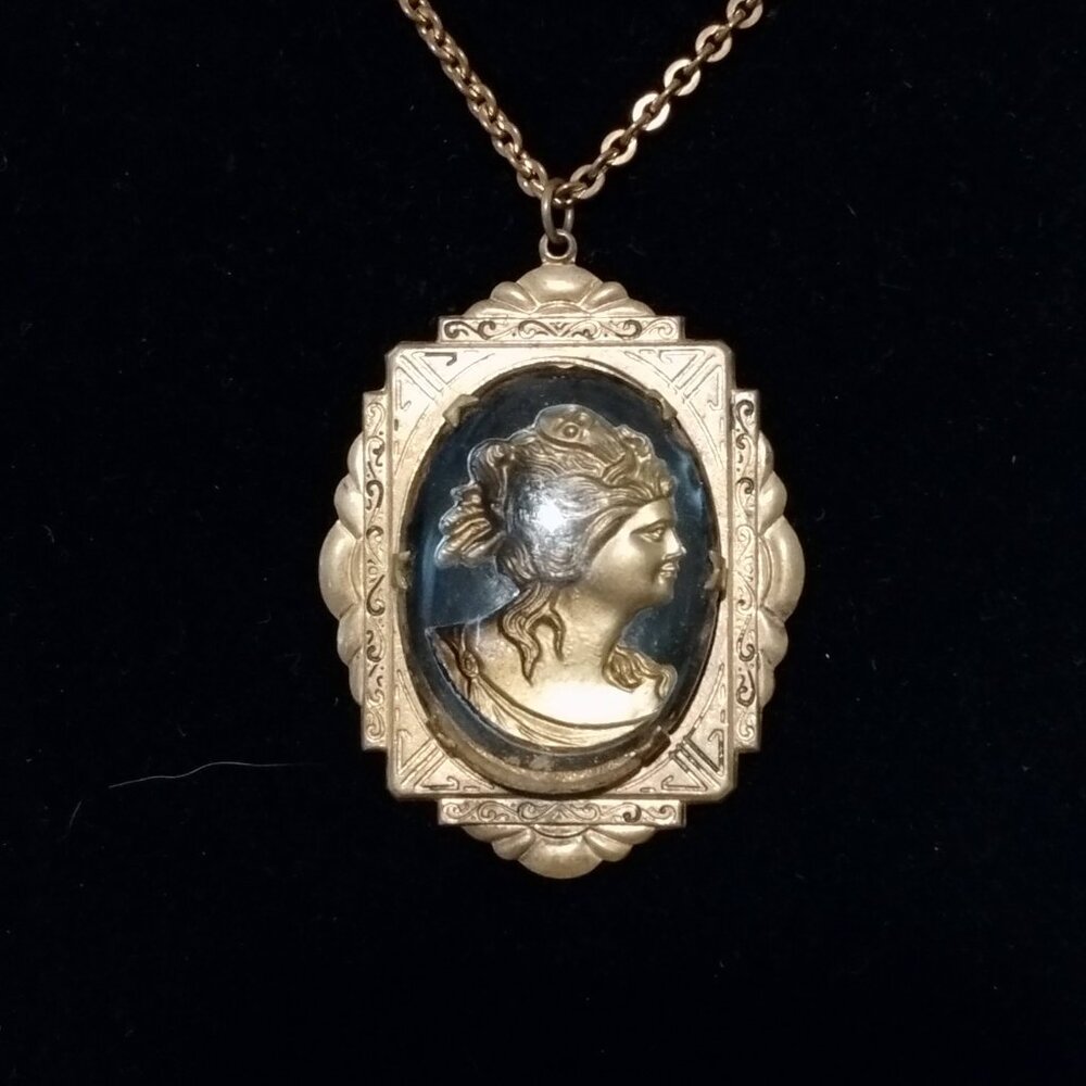 Victorian Gold Intaglio Greek Goddess Pendant Necklace 1920s